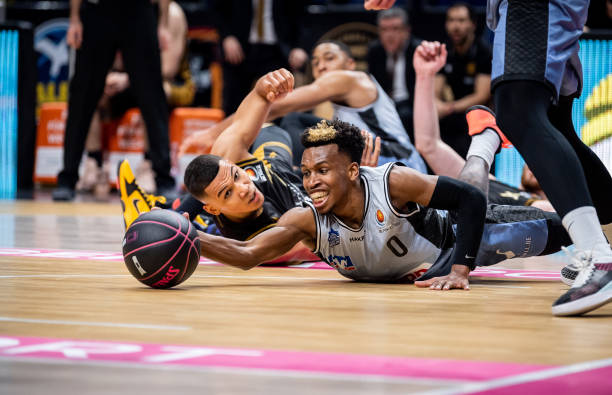 陷入困境 陷入困境