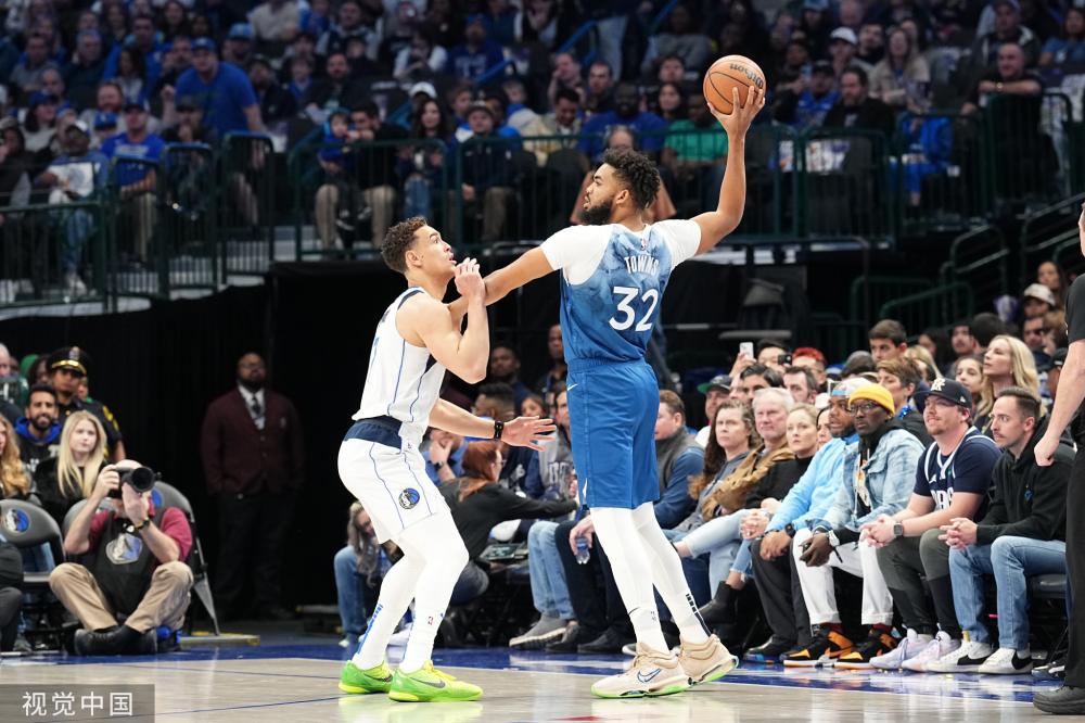 人展开了一 人展开了一